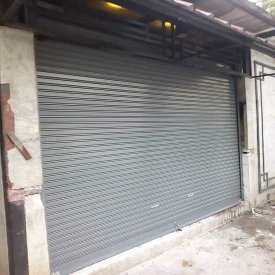 ติดตั้งประตูม้วนแบบทึบ ติดตั้งประตูม้วนแบบทึบ