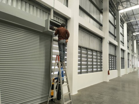 ติดตั้งประตูม้วน โรงงาน