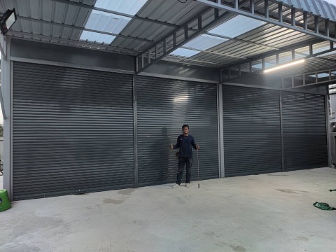 ติดตั้งประูม้วนมือดึง4ชุดไทรน้อย บางบัวทอง