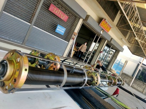 งานเปลี่ยนชุดสปริงเพลาขับประตูม้วน