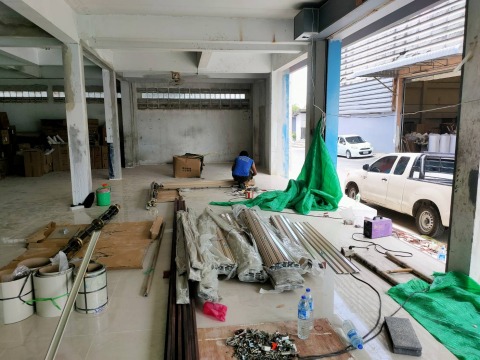 ติดตั้งประตูม้วน หน้างานประกันสังคมเขตพื้นที่7